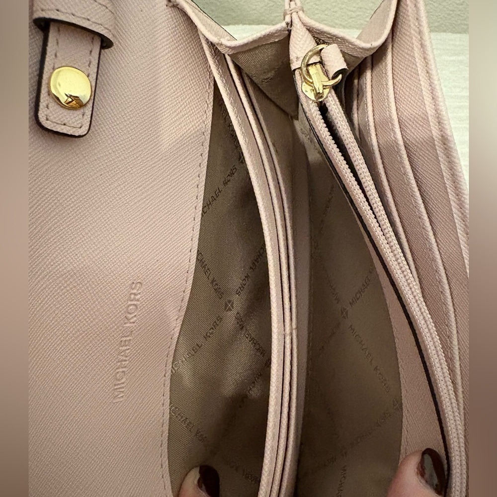 Michael Kors Blush Pink Wallet with Detachable Crossbody Chain Strap - Like New - Picture 7 of 8